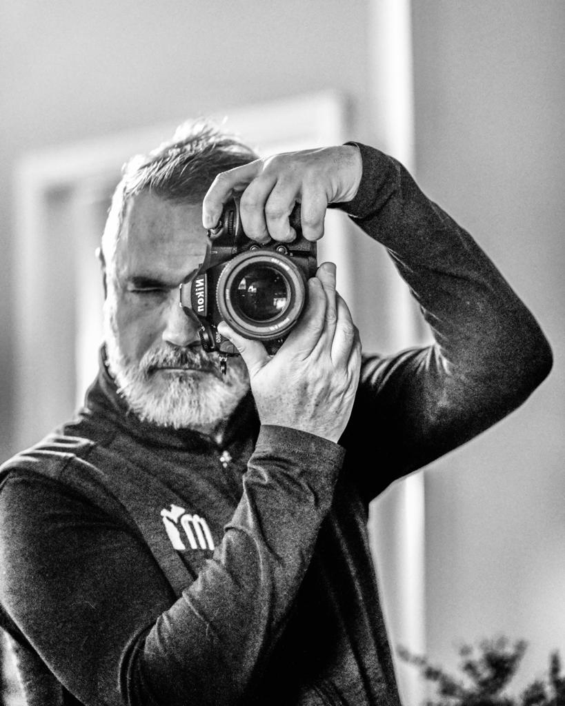 <b>Javi Paricio</b>-Detroit - Estats Units d'Amèrica<BR>Ser lluny és dur, i més quan els pares es fan grans, això toca el cor, el cap, i et fa sentir que no ets d'enlloc. Però si tornés a ser més jove, sortiria de CAT igual que he fet. Sempre seré un català allà on vagi, orgullós del meu país.