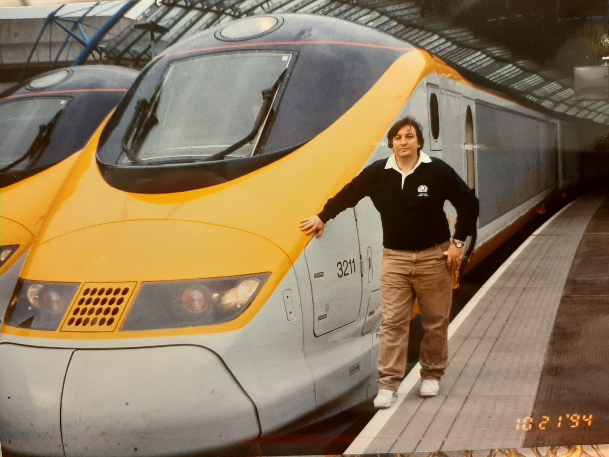 <b>Miquel Àngel Molina Baixauli</b>-Albuquerque - Estats Units d'Amèrica<BR>Als anys setanta, viure fora era molt dur. No hi havia Internet i l'única manera de comunicar-se era per correu postal. Jo tenia una subscripció al diari Avui però solament per l'edició del dilluns per saber els resultats de futbol. El preu del correu era molt car i encara que el rebia amb més d'una setmana de retard no hi havia cap altra manera de saber els resultats. Trucar per telèfon era exorbitant i reservat solament per coses extraordinàries.