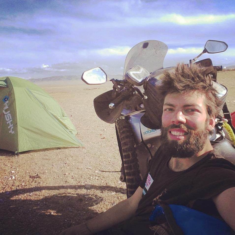 <b>Nikos Miralles</b>-Dubai - Emirats Àrabs Units<BR>Al 2017 vaig decidir fer una volta al món amb moto sortint des de Barcelona i al acabar-la l'any següent ja estava vivint a Sibèria.