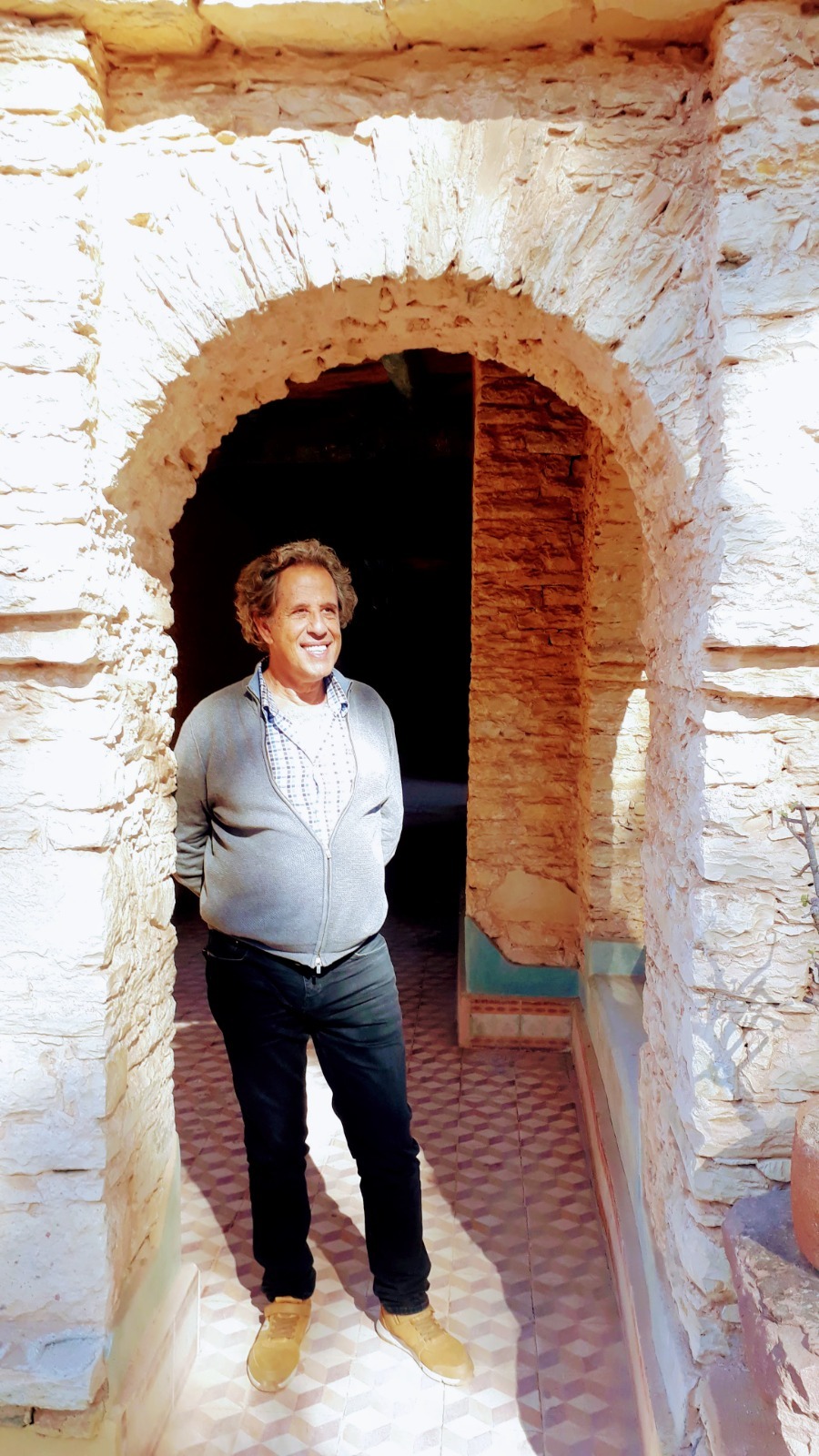 <b>Xavier Panadés</b>-Essaouira - Marroc<BR>Vaig desertar de la legió de Ceuta i em van enxampar . Vaig anar a parar 3 mesos a treballs forçats (tal com sona). Va ser una experiència molt dura, però al mateix temps va fer que molts problemes que et sorgeixen a la vida els trobis insignificants.